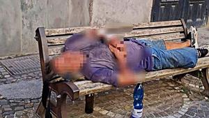Član šampionske generacije se uništava od alkohola i spava na klupama
